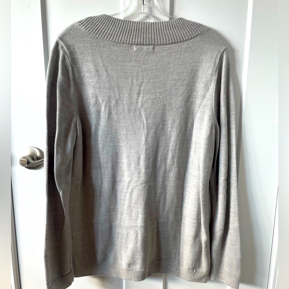 New York and Company Deep V sweater - Picture 2 of 4